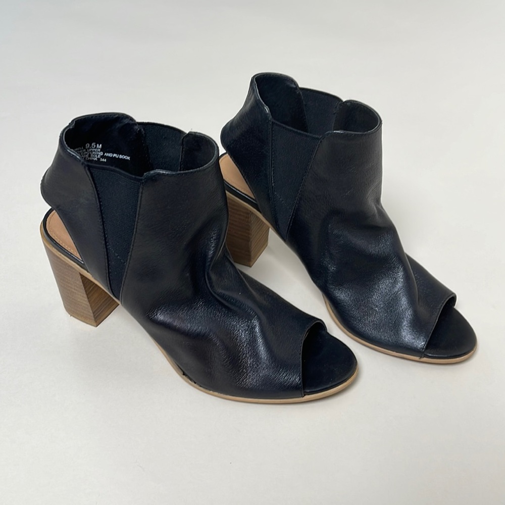 Steve Madden Black Leather Nobell Peep Toe Shoe - 9.5 Women’s